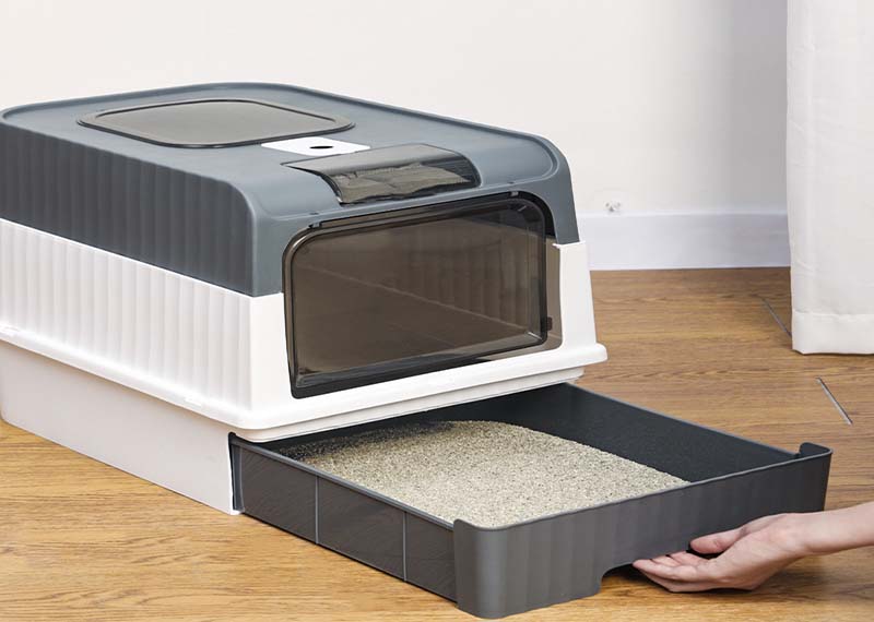 How Does an Enclosed Cat Litter Box Reduce Odor and Litter Scatter?